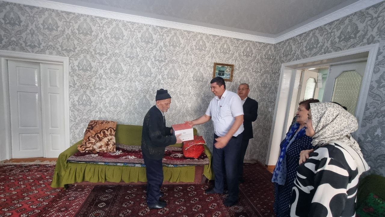 9-may "Xotira va qadrlash kuni" mexnat faxriylari bilan uchrashuv bo`lib o`tdi